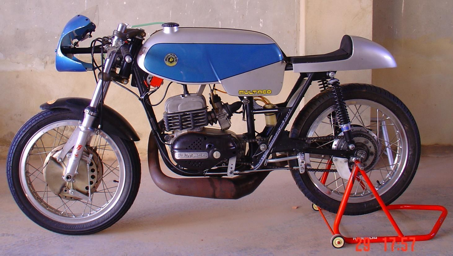 Cúpula de Fibra estilo Bultaco Carreras Modelo CO03